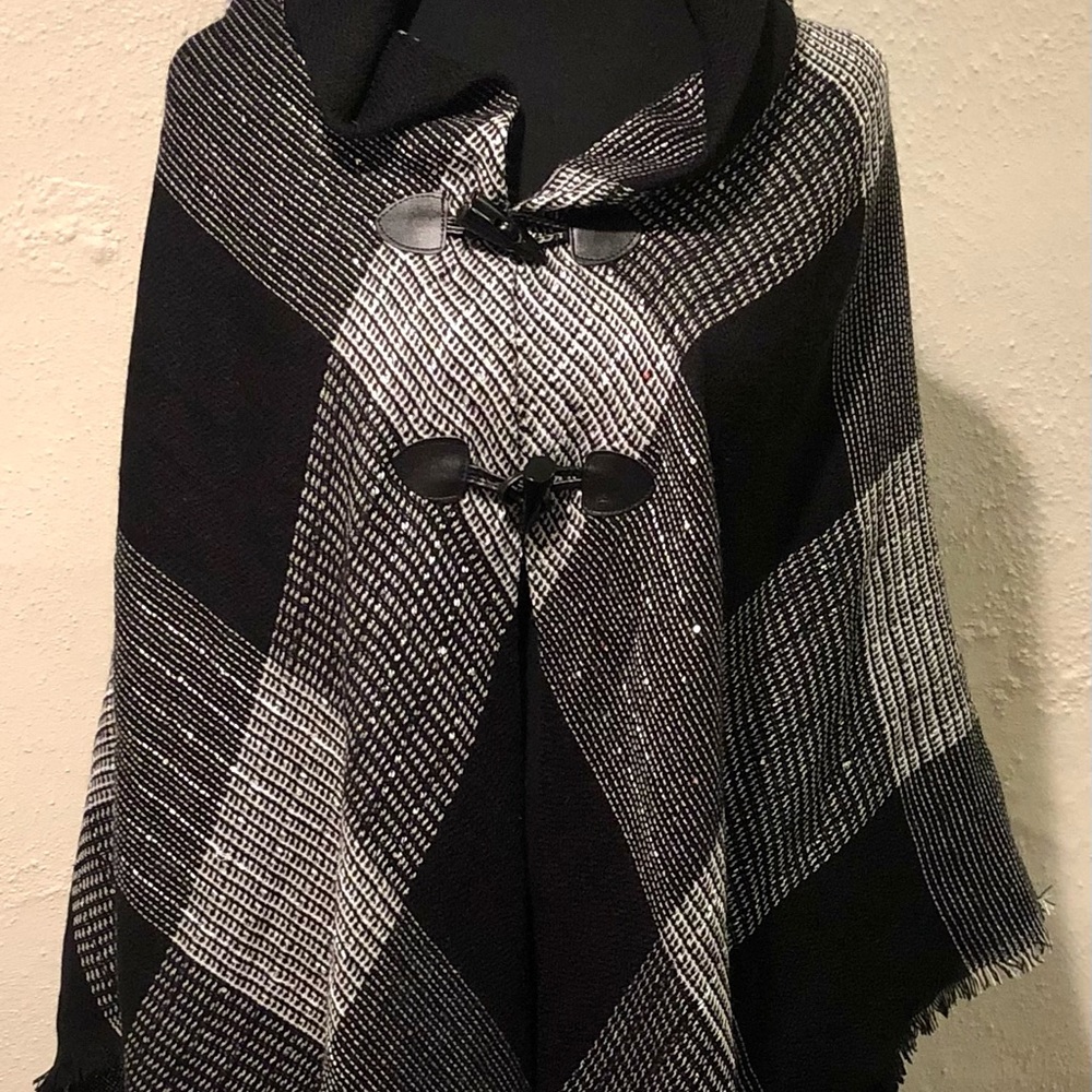 Toggle button long poncho - Picture 4 of 6